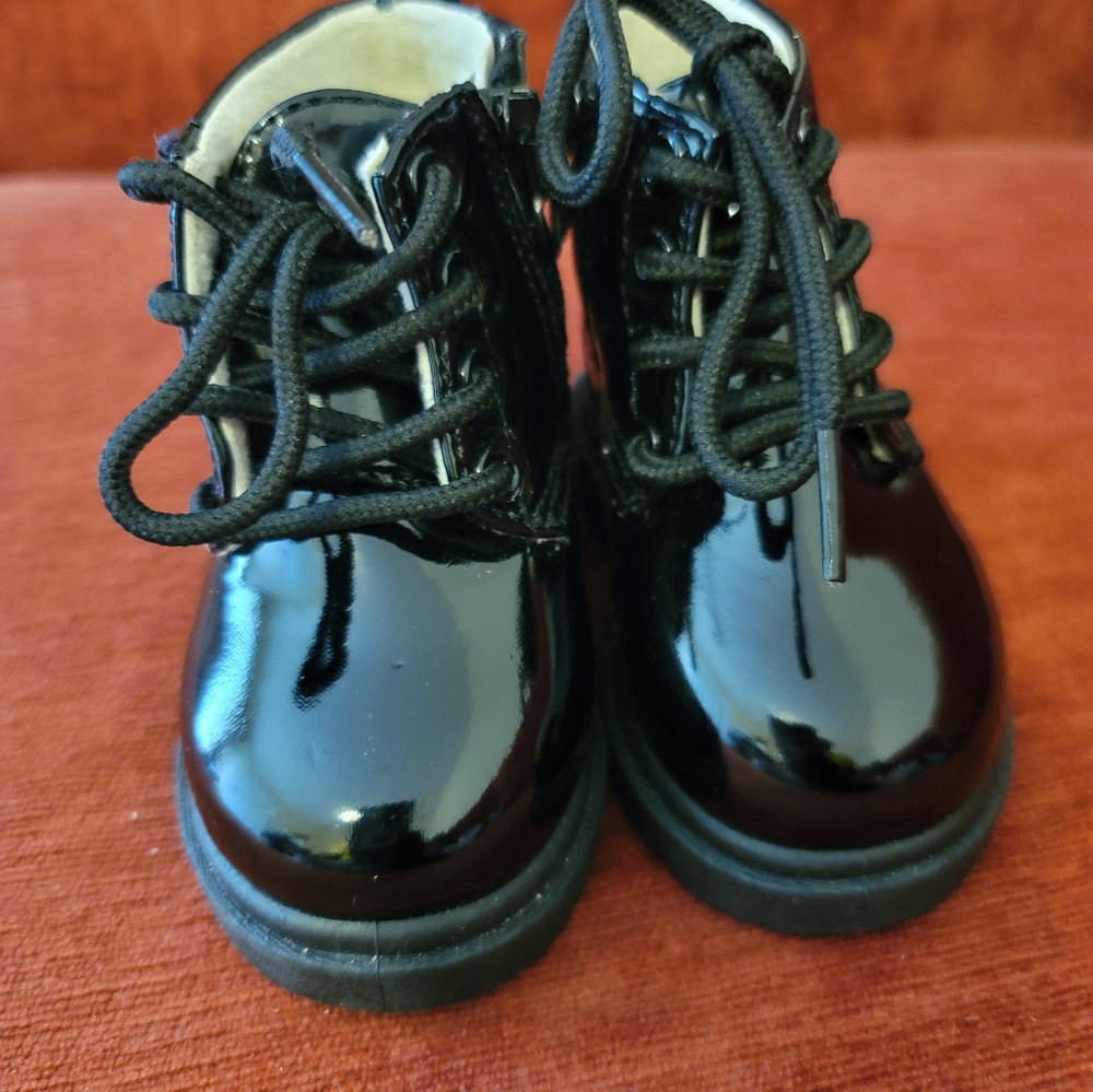 DINIMIGI Little Girls Lined, Shiny Black Combat Boots